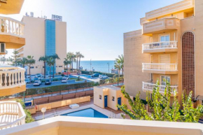 Casa Playa Guadalmar, beautiful apartment in front of the sea, wifi, AC, smart TV, Private parking